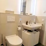 Modernes City-appartement Mit Separatem Schlafzimmer *
