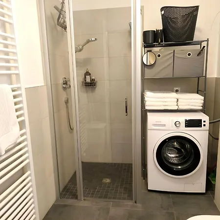 Modernes City-appartement Mit Separatem Schlafzimmer Düsseldorf