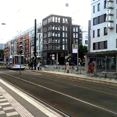 Apartment Modernes City-appartement Mit Separatem Schlafzimmer *