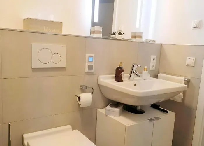 Modernes City-appartement Mit Separatem Schlafzimmer *