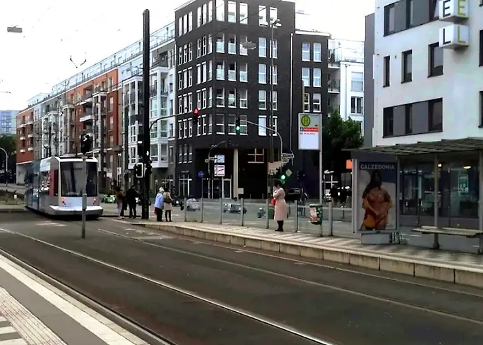 Daire Modernes City-appartement Mit Separatem Schlafzimmer *