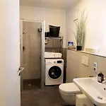 Modernes City-appartement Mit Separatem Schlafzimmer Apartmán