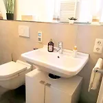 Modernes City-appartement Mit Separatem Schlafzimmer Apartmán